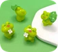 Ensemble mignon de figurines en résine de grenouille verte – Mini décor de bureau de grenouille Kawaii avec fleur et feuille, accessoires d’artisanat de bricolage, miniatures de jardin de fées