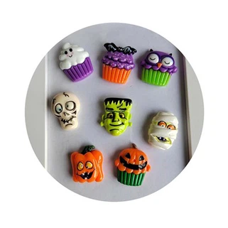 Saupoudrer des cupcakes d'Halloween